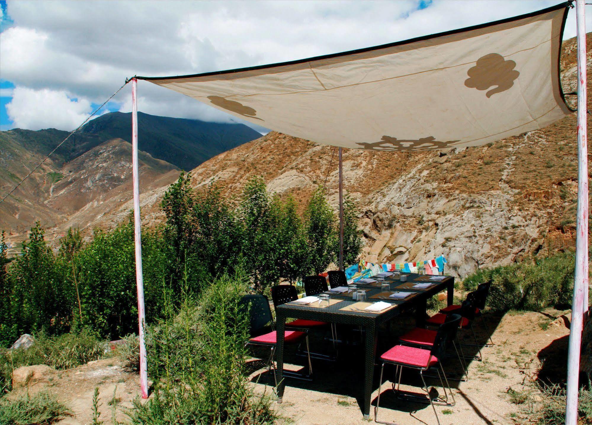 Four Points By Sheraton Lhasa Bagian luar foto